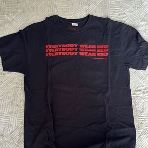 YG CONCERT TEE Black Graphic T-Shirt with Red Print